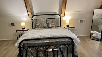 2 camere, una scrivania, ferro/asse da stiro, culla da viaggio