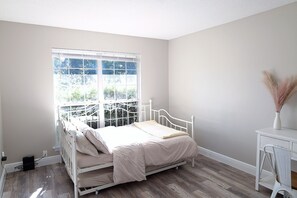 5 bedrooms, desk, iron/ironing board, free WiFi