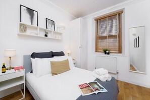 2 bedrooms, iron/ironing board, free WiFi, bed sheets - WOW! 2 BEDR/3 BEDS COVENT GARDEN/ BEST LOCATION! (Greater London)
