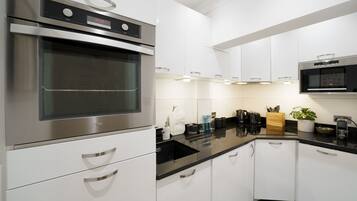 Coffee/tea maker, fridge, microwave, oven