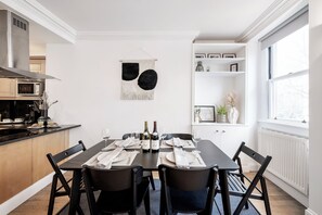 Dining - 2 Bedr/ 3 Beds/ 1 Bath Thames/Trafalgar SQ/Thames (Greater London)