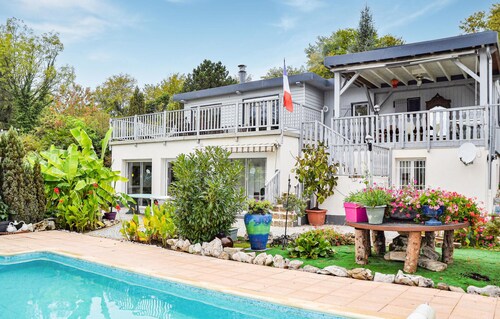 Awesome apartment in Chambornay-Lès-Pin