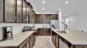 Fridge, microwave, oven, stovetop - Modern 8 Bedroom Villa in Solara Resort, Orlando Villa 6121 (Orlando)