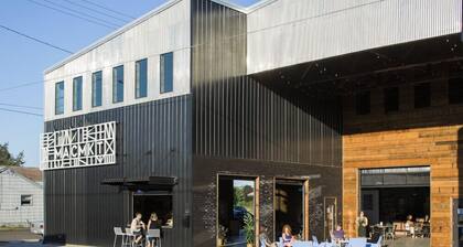 Mid Century | Stroll to Mac Market