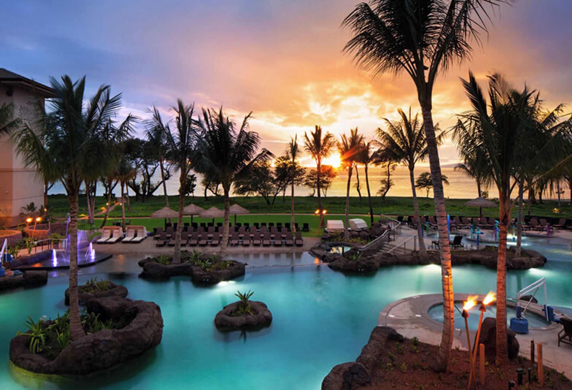 Alberca al aire libre y alberca climatizada