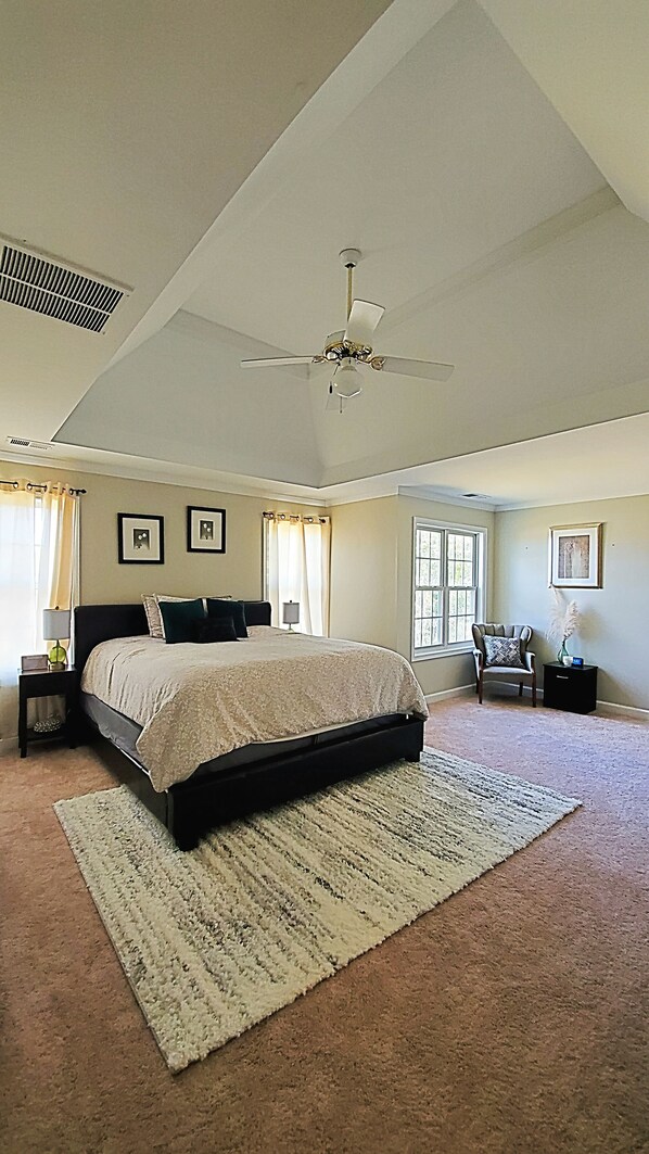 4 habitaciones, escritorio, tabla de planchar con plancha y wifi gratis 