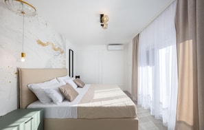 4 bedrooms, travel cot, free WiFi, bed sheets