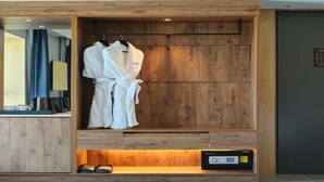 A wooden vanity with a robe rack, a mirror, and a built-in radio. - hotel tt Gupo (Busan)