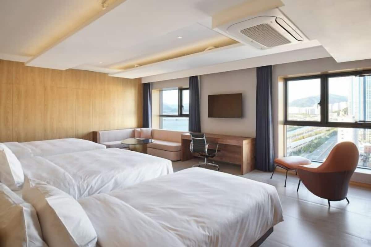 1 slaapkamer, luxe beddengoed, donzen dekbedden, een kluis op de kamer