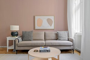 TV, stereo - Historic Alsergrund 2BR, nr Donaukanal, by Blueground (Vienna)