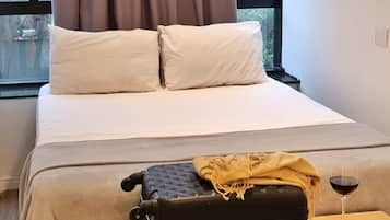 Economy Double Room | Langsir/tirai gelap terus, seterika/papan seterika, Wi-fi percuma 