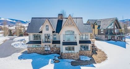 River Haven / Lux Home Right on the Slate River / Fishing Access! Views to Town!