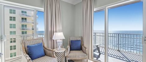 Fernseher, DVD-Player, Tischfußball