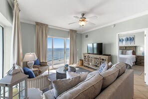 Televisión, reproductor de DVD y futbolito 