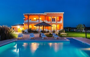 Pool - Gorgeous home in Galovac (Galovac)