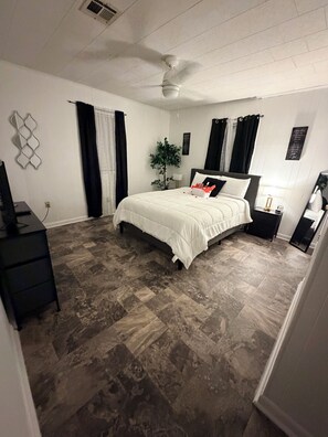 3 habitaciones, caja de seguridad en la habitación y escritorio 