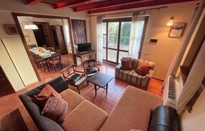 TV, fireplace - Nice home in Spoleto with kitchen (Spoleto)