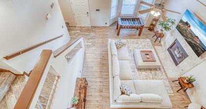 Spacious Northeast El Paso home near Franklin Mountains, Fort Bliss & Meta site.