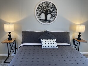 3 Schlafzimmer, Schreibtisch, Bügeleisen/Bügelbrett, Reisekinderbett