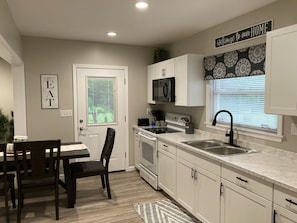 Fridge, microwave, oven, stovetop - Thelma's Place is a cozy, three bedroom house, newly remodeled (Mount Pleasant)