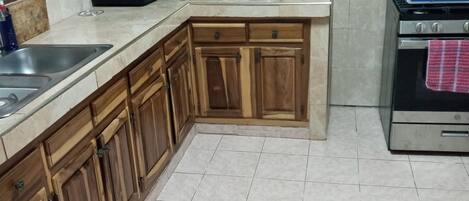 Fridge, microwave, oven, coffee/tea maker