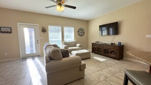 TV - Large Condo w/ Pool, Boat Slip, and Close to Beach! (Corpus Christi)