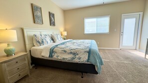 3 bedrooms, iron/ironing board, free WiFi, bed sheets - Large Condo w/ Pool, Boat Slip, and Close to Beach! (Corpus Christi)