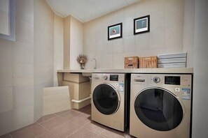 Laundry room - Shenzhen Dongmen Pedestrian Street RANZ Lanzi Hotel (Shenzhen)