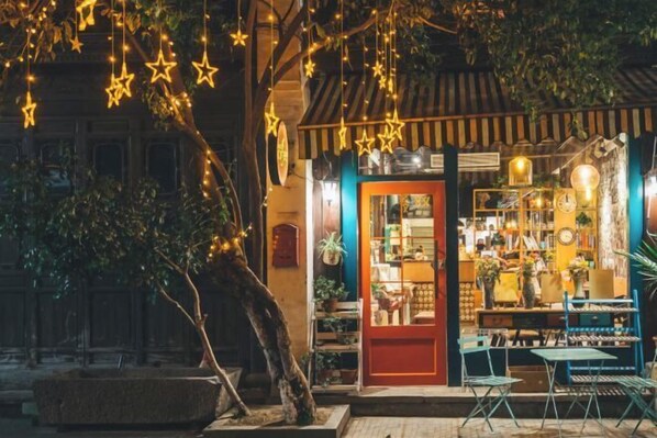 Outdoor dining - Shenzhen Dongmen Pedestrian Street RANZ Lanzi Hotel (Shenzhen)