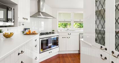Family Home in Balmoral - Family Stays