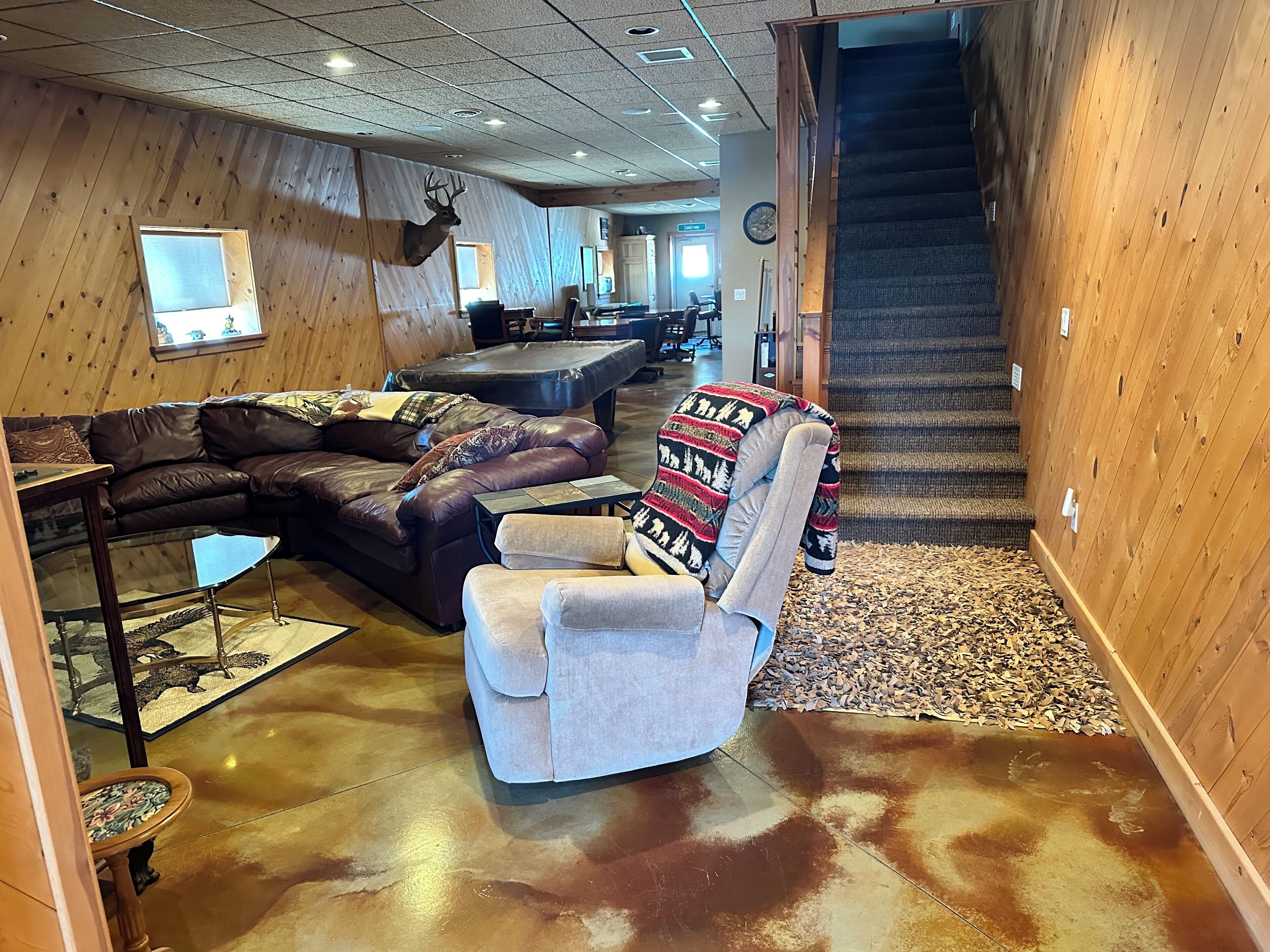 Smart TV, DVD player, books