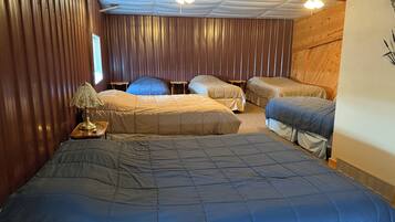 3 bedrooms, WiFi (free), bed sheets