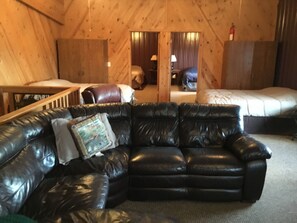 3 bedrooms, free WiFi, bed sheets - Enjoy the peace and quiet with a the beautiful country view (ALPENA)