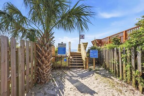 Property grounds - 6BR Sleeps 16 | Pvt Pool | Walk to Beach | 11315 (Surfside Beach)