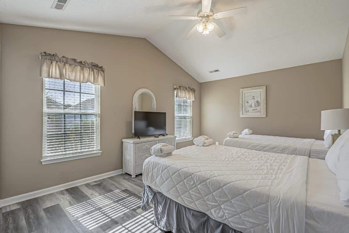 6 bedrooms, iron/ironing board, free WiFi, bed sheets