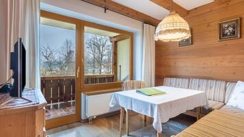 Fernseher, Stereoanlage