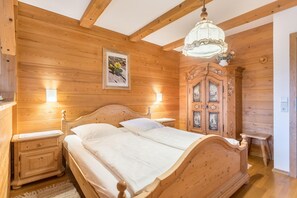 1 bedroom, iron/ironing board, free WiFi, bed sheets - Apartment "1 Apartment mit Balkon" with Mountain View, Private Balcony & Wi-Fi (Schönau)