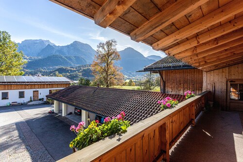 Apartment "8 Apartment mit Bergblick" with Mountain View, Private Balcony & Wi-Fi