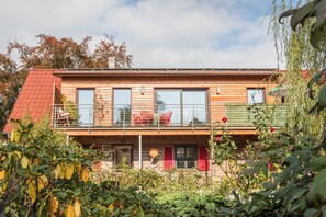 Exterior - Holiday Apartment 'Seekind' with Lake View, Private Balcony & Wi-Fi (Kressbronn)