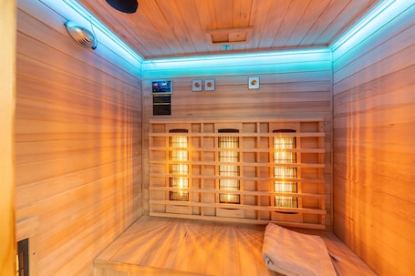 Sauna. Apartment 'Hof Helmenhube 1' with Shared Terrace, Shared Garden and Wi-Fi