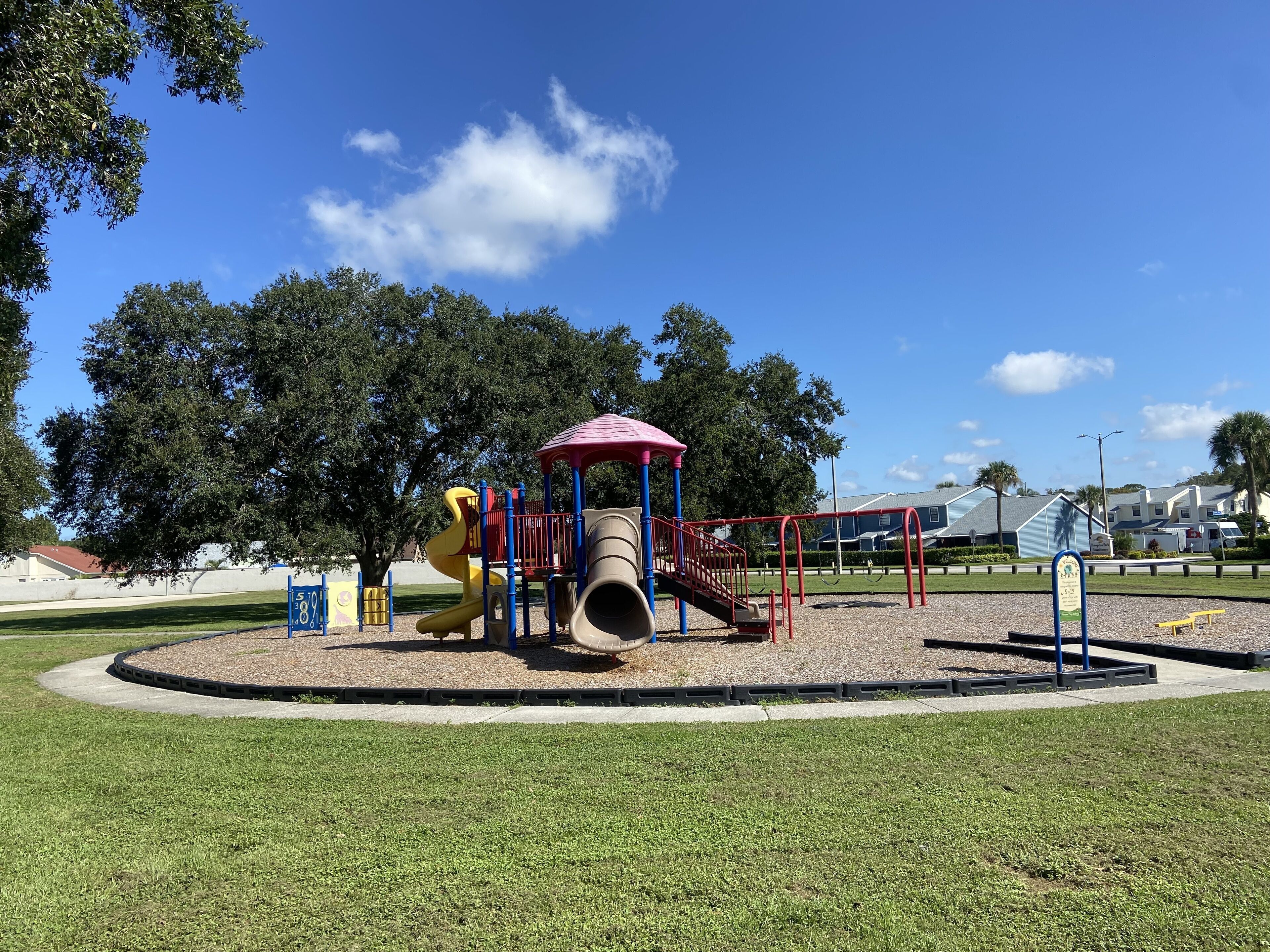 8+Beds!10+guest!Centrally Located!Family neighborhood! Up to 4 parking  spaces:)