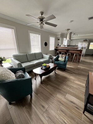 Smart TV, table tennis