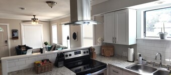 Family-Friendly Retreat w/ Hot Tub, Games & Huge Yard in Wesley Chapel