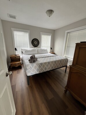 3 bedrooms, desk, iron/ironing board, free WiFi