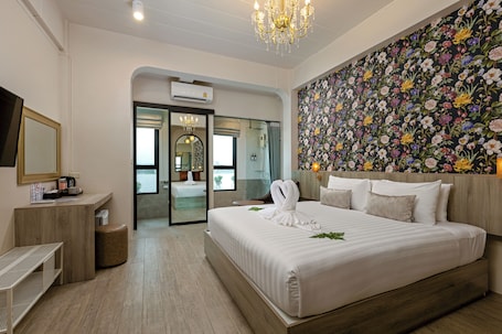 Romantic Room, 1 King Bed, Tower, Nature View | Bathroom | Shower, hydromassage showerhead, free toiletries, hair dryer