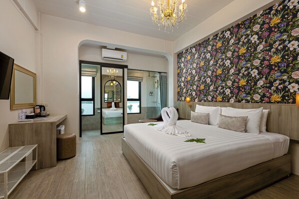 Romantic Room, 1 King Bed, Tower, Nature View | Bathroom | Shower, hydromassage showerhead, free toiletries, hair dryer - ANGPAO HOTEL (Ratsada)