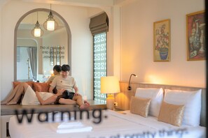 Desk, laptop workspace, free WiFi, bed sheets - ANGPAO HOTEL (Ratsada)
