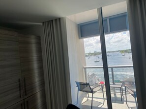 Interior - Lovely waterfront condo (Hollywood)