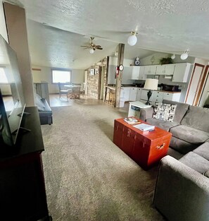 TV, books - Idyllic apartment near the Tetons and Yellowstone (Driggs)