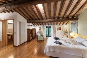 7 bedrooms, iron/ironing board, travel crib, free WiFi
